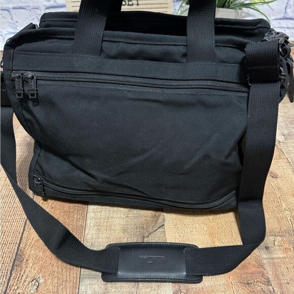 TUMI USA ALPHA BLACK BALLISTIC NYLON VINTAGE MESSENGER BRIEFCASE BAG - Picture 8 of 14